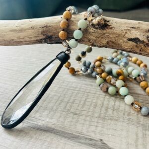 Elegant long Beaded Necklace with faceted glass Pendant